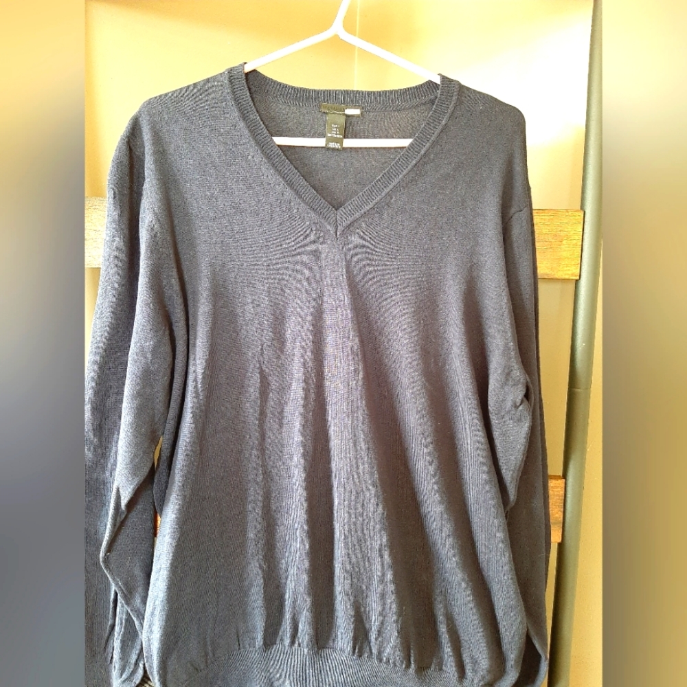 H&M 100% cotton v- neck sweater Size Large